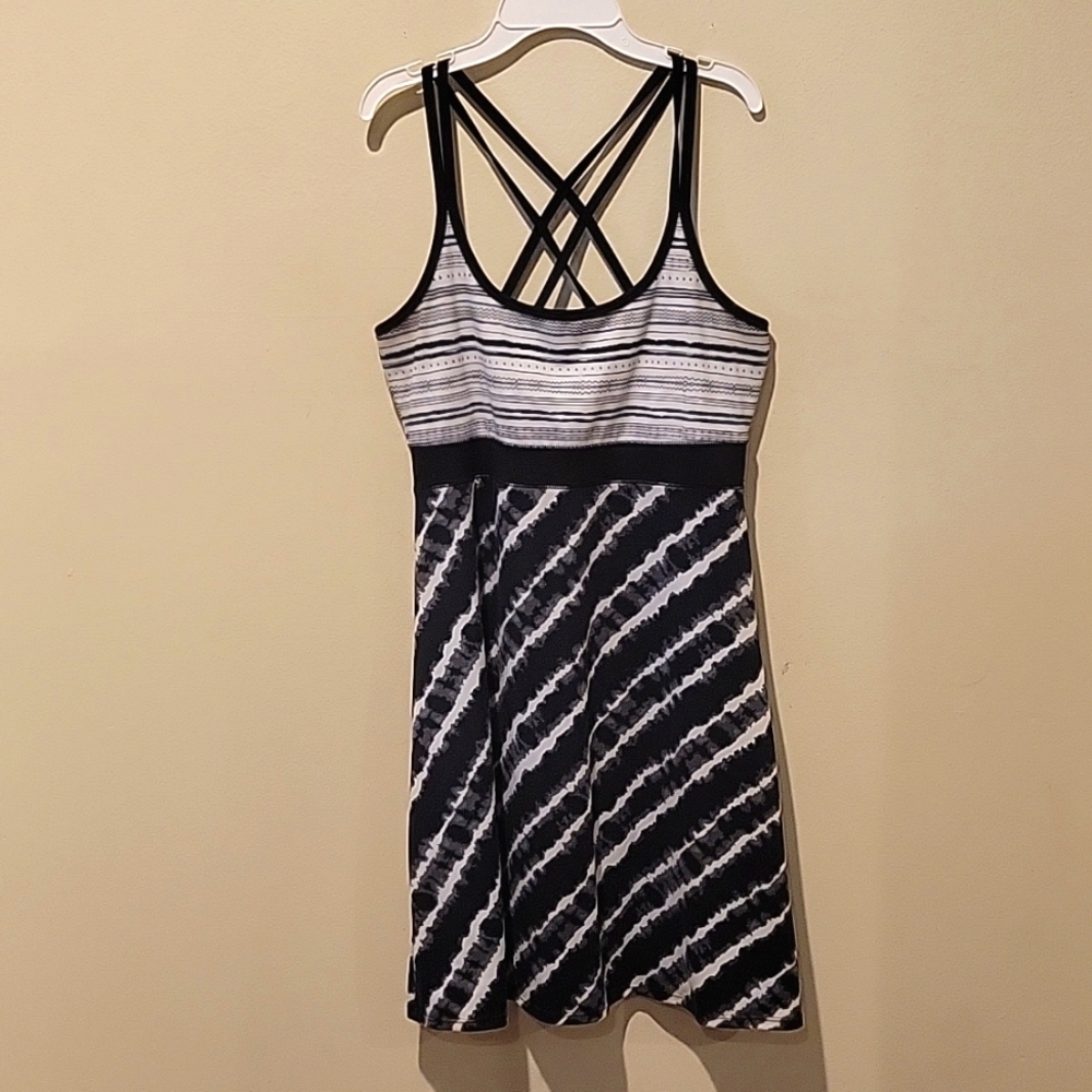 ❤️ LOLA ACTIVEWEAR CROSS BACK DRESS W/ SHELF BRA, MEDIUM